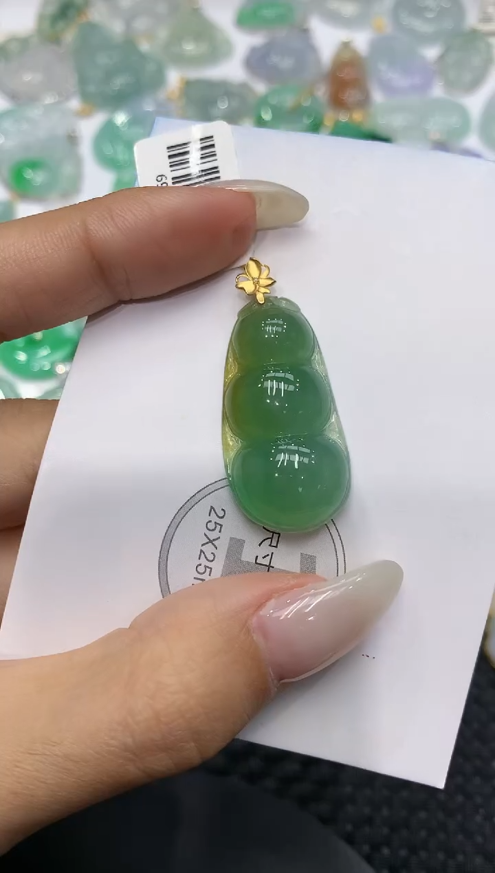 颈饰18K金镶嵌翡翠111111111111