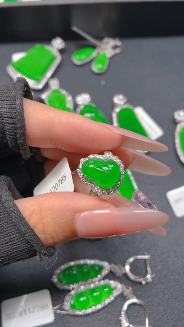 银S925镶嵌戒指翡翠马**胎1