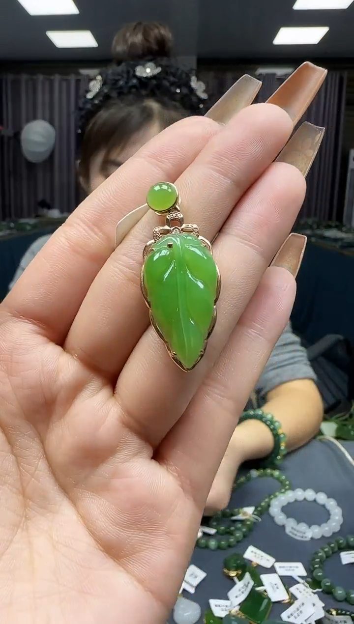 【闪购商品】和田玉挂件18K金镶嵌1