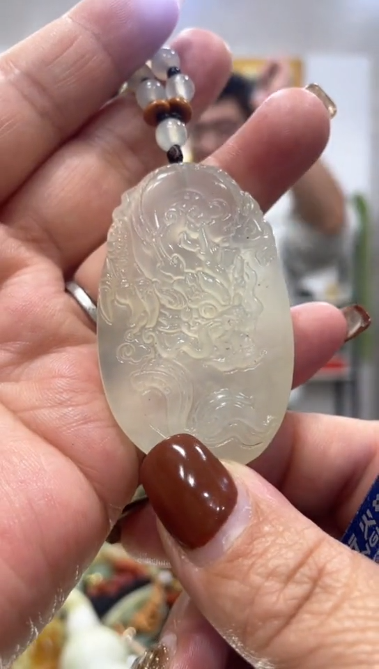 未镶嵌蛇纹石玉吊坠   