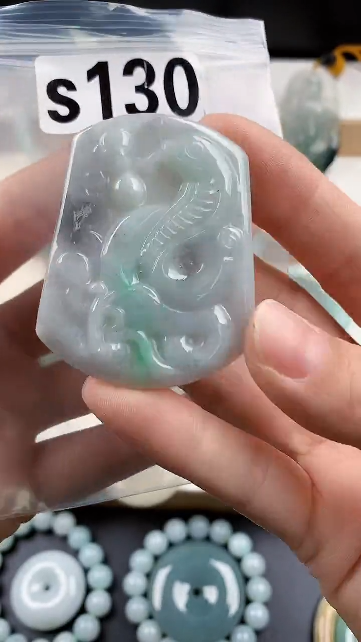 颈饰未镶嵌翡翠天然翡翠吊坠挂件