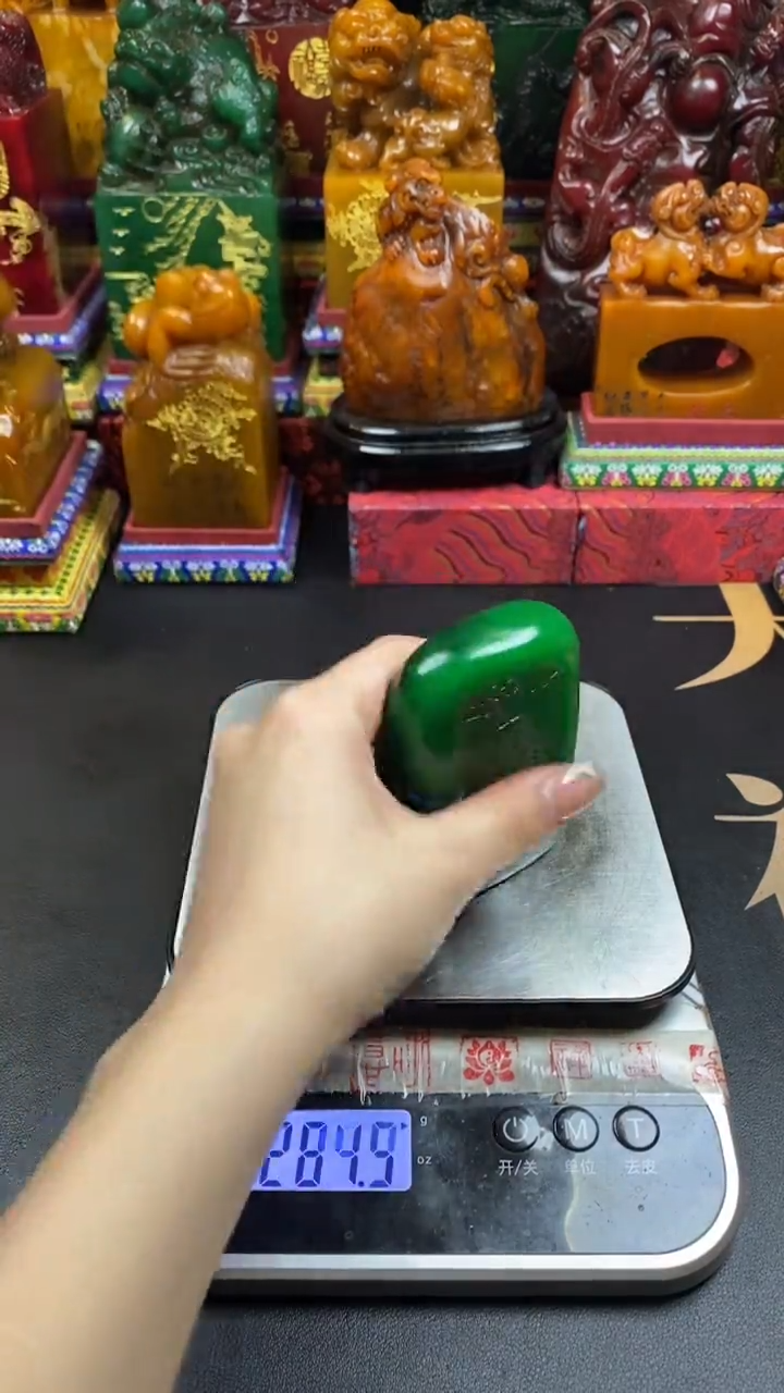 寿山石印石雅安绿薄意雕随形