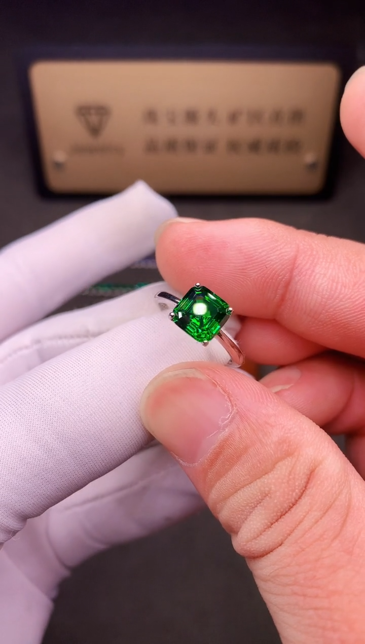 银S925镶嵌戒指绿色碧玺······