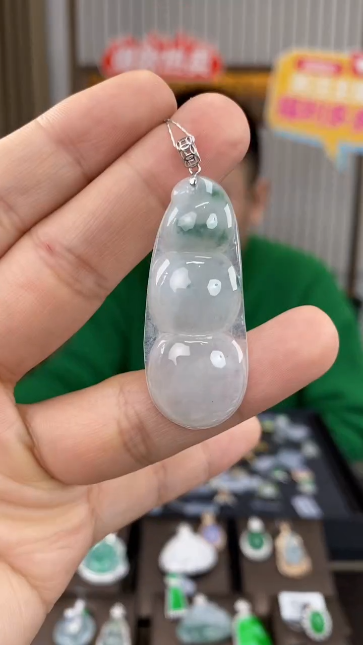 【闪购商品】翡翠吊坠(不含链)18K金镶嵌翡翠福豆