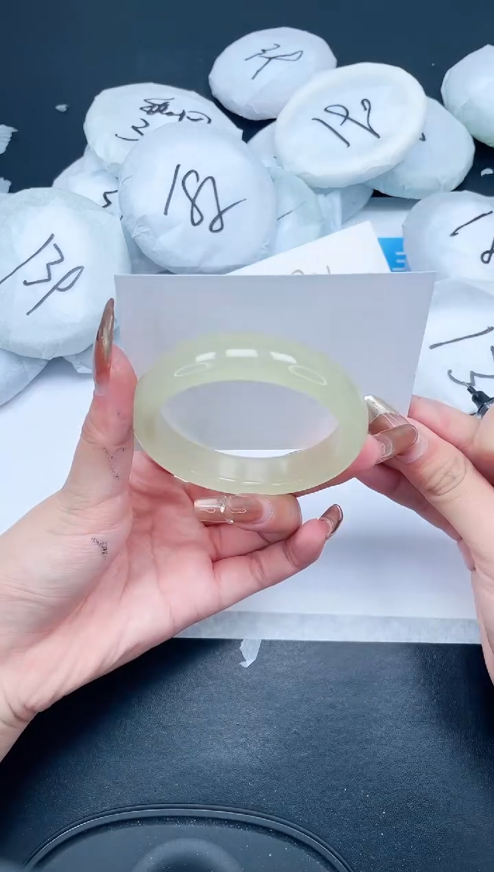 【闪购商品】石英质玉手镯未镶嵌290-58