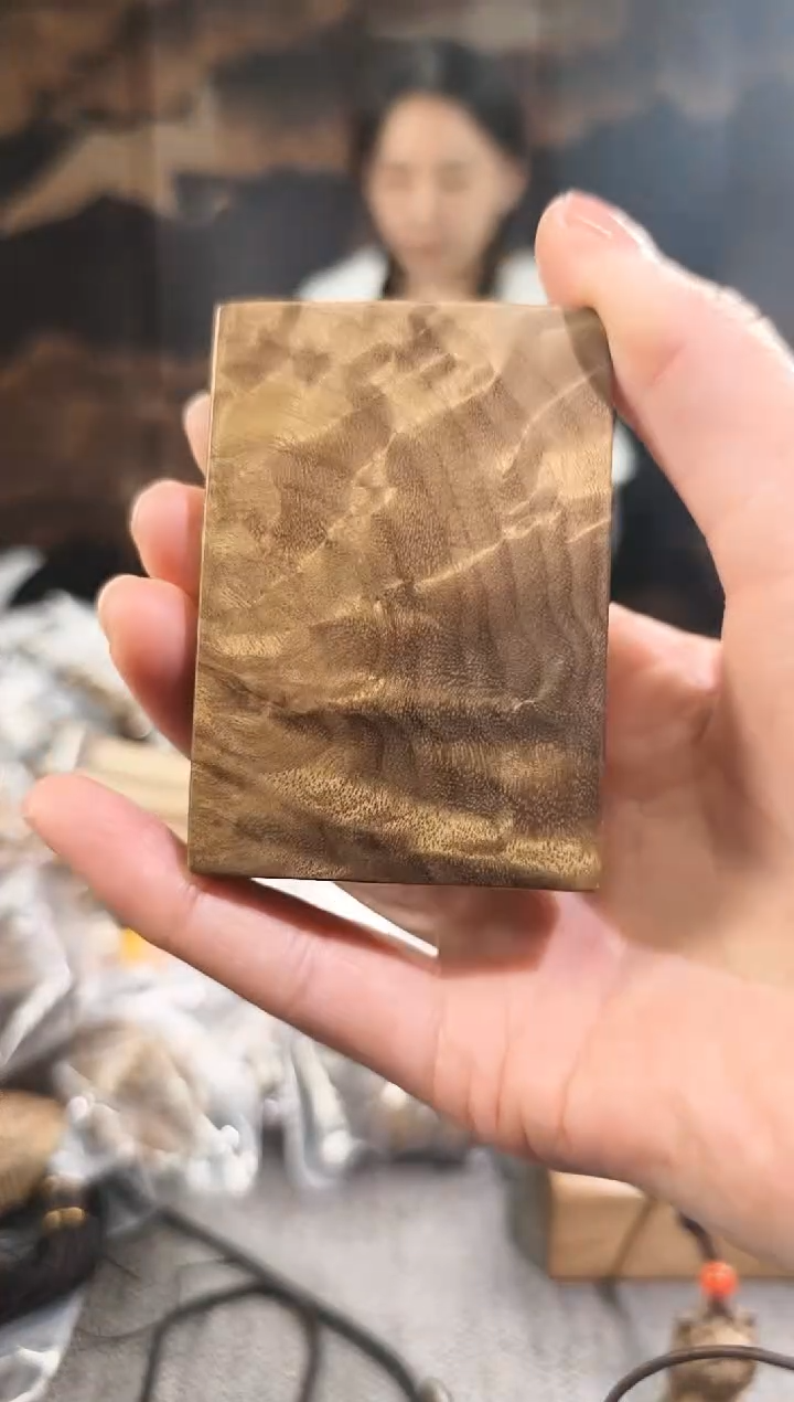 【闪购商品】金丝楠无事牌手把件