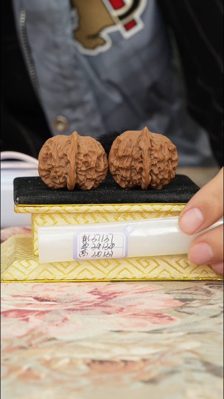 【闪购商品】文玩核桃把件非嫁接元宝微修
