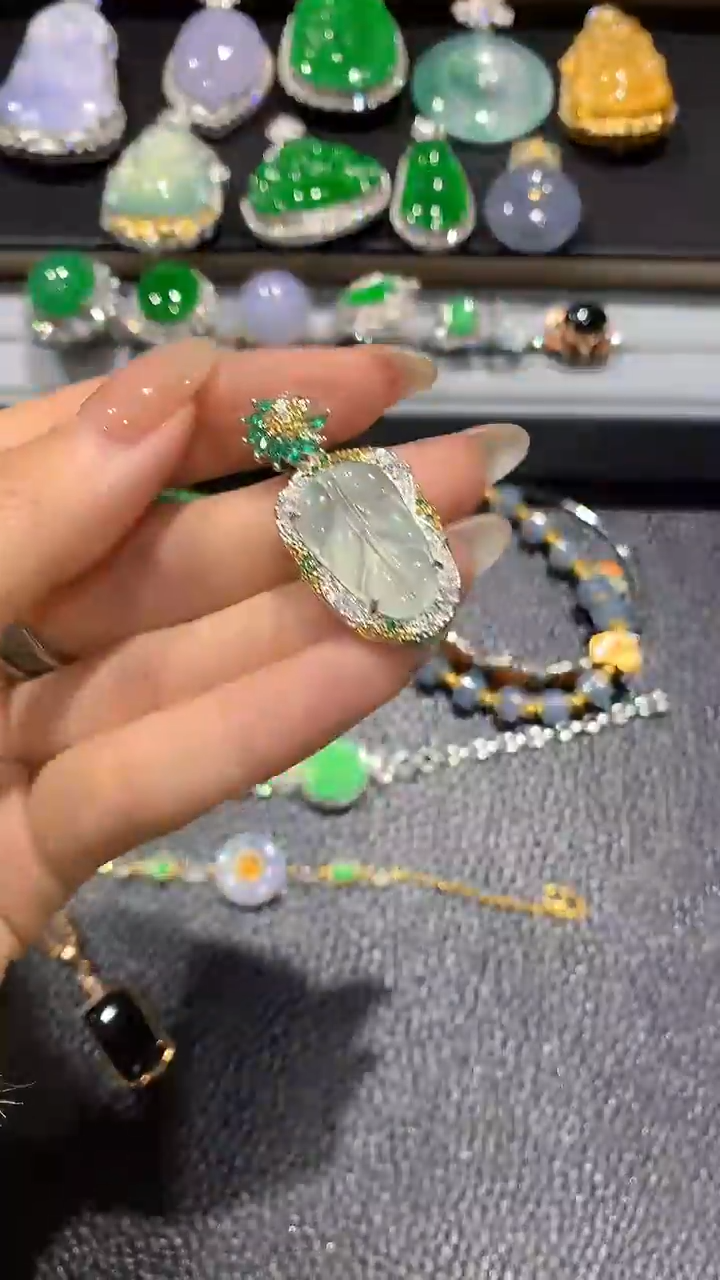 【闪购商品】翡翠吊坠(不含链)未镶嵌8多人多样性随机发货1件