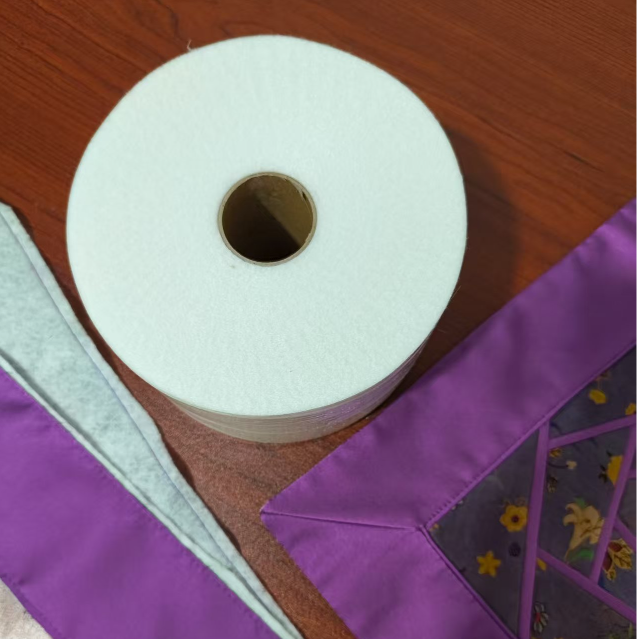 拼接玫瑰花床盖和枕头边辅棉边9厘米宽45米左右长度厚度是80克