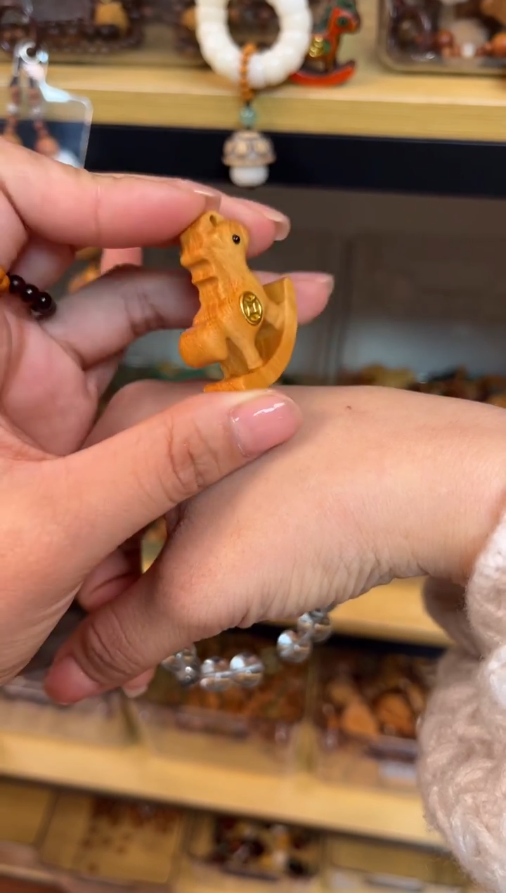 木质类黄金檀摇摇马 马上有钱