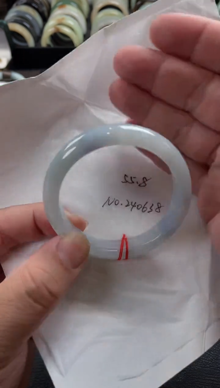 【闪购商品】翡翠手镯未镶嵌56圈口