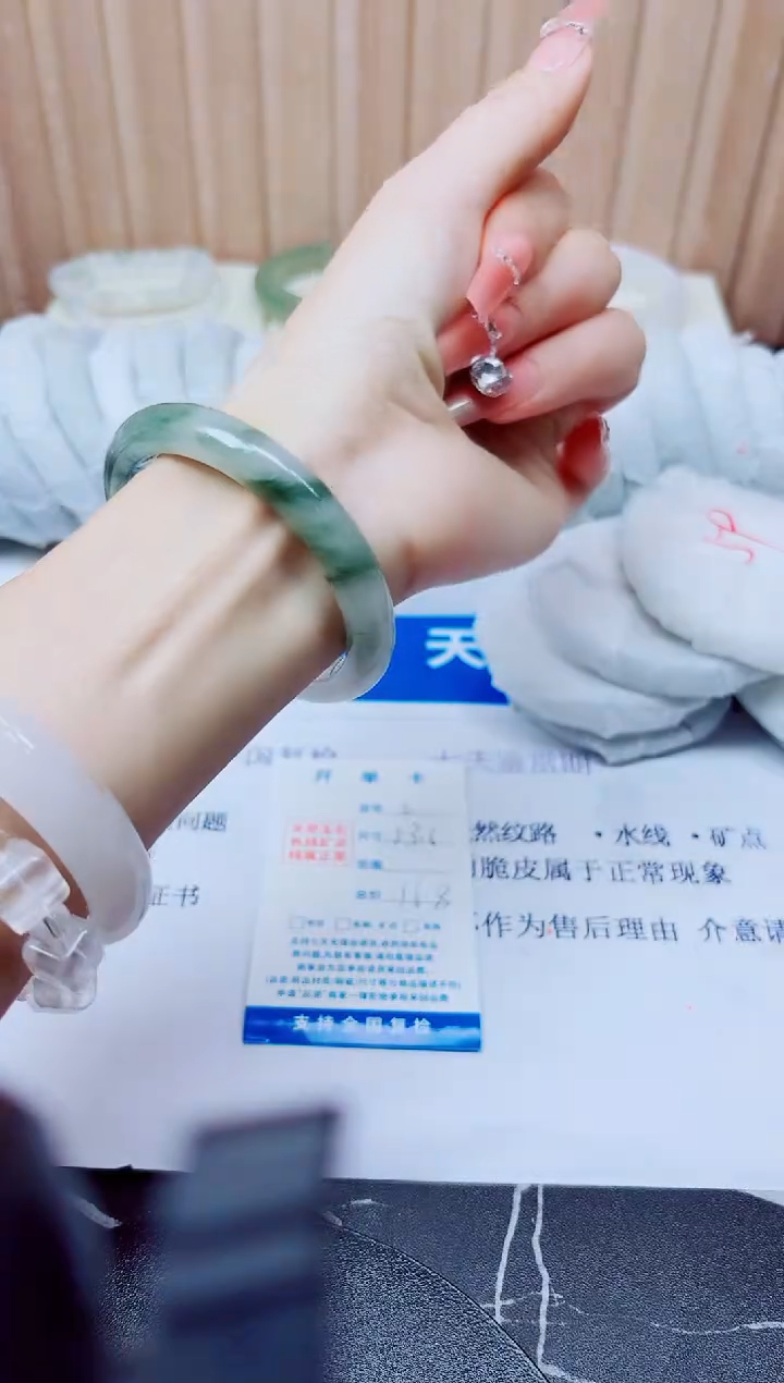 石英质玉手镯未镶嵌2/53.6