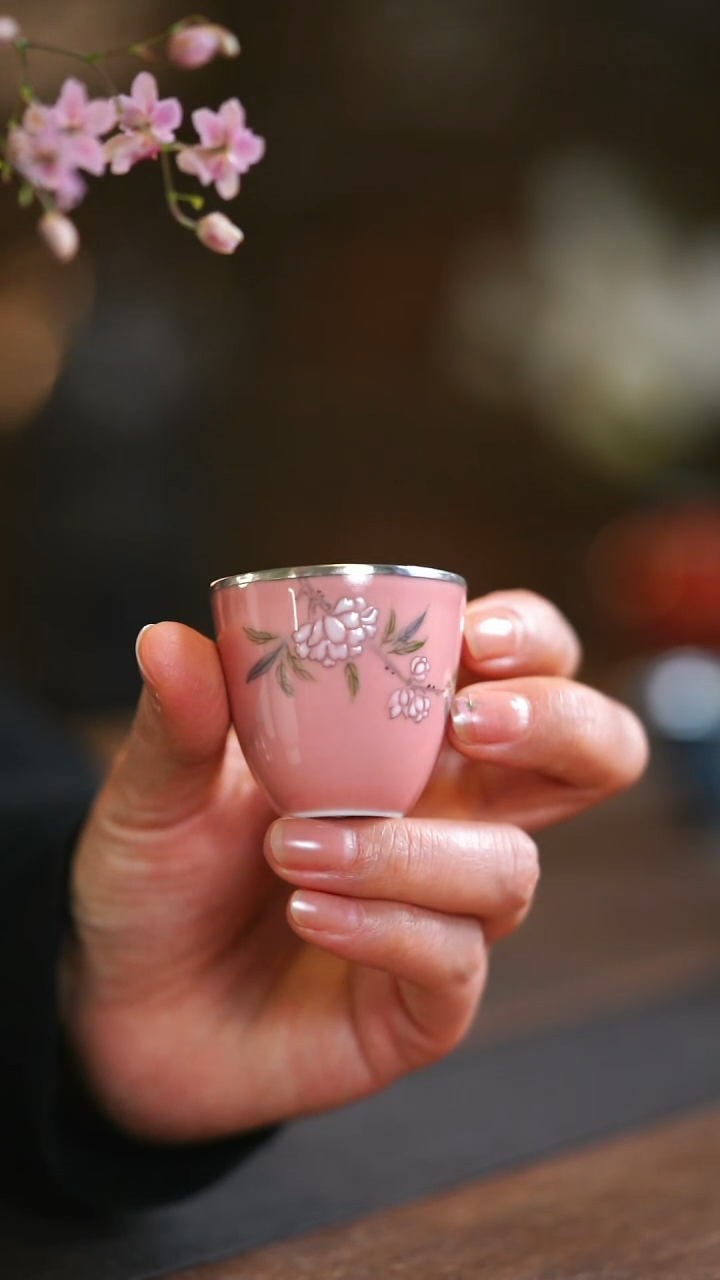 景德镇手绘桃花粉花苞银杯