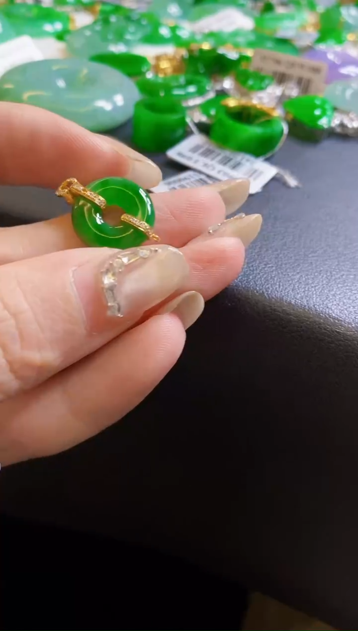 【闪购商品】定制翡翠18K金镶嵌吊坠