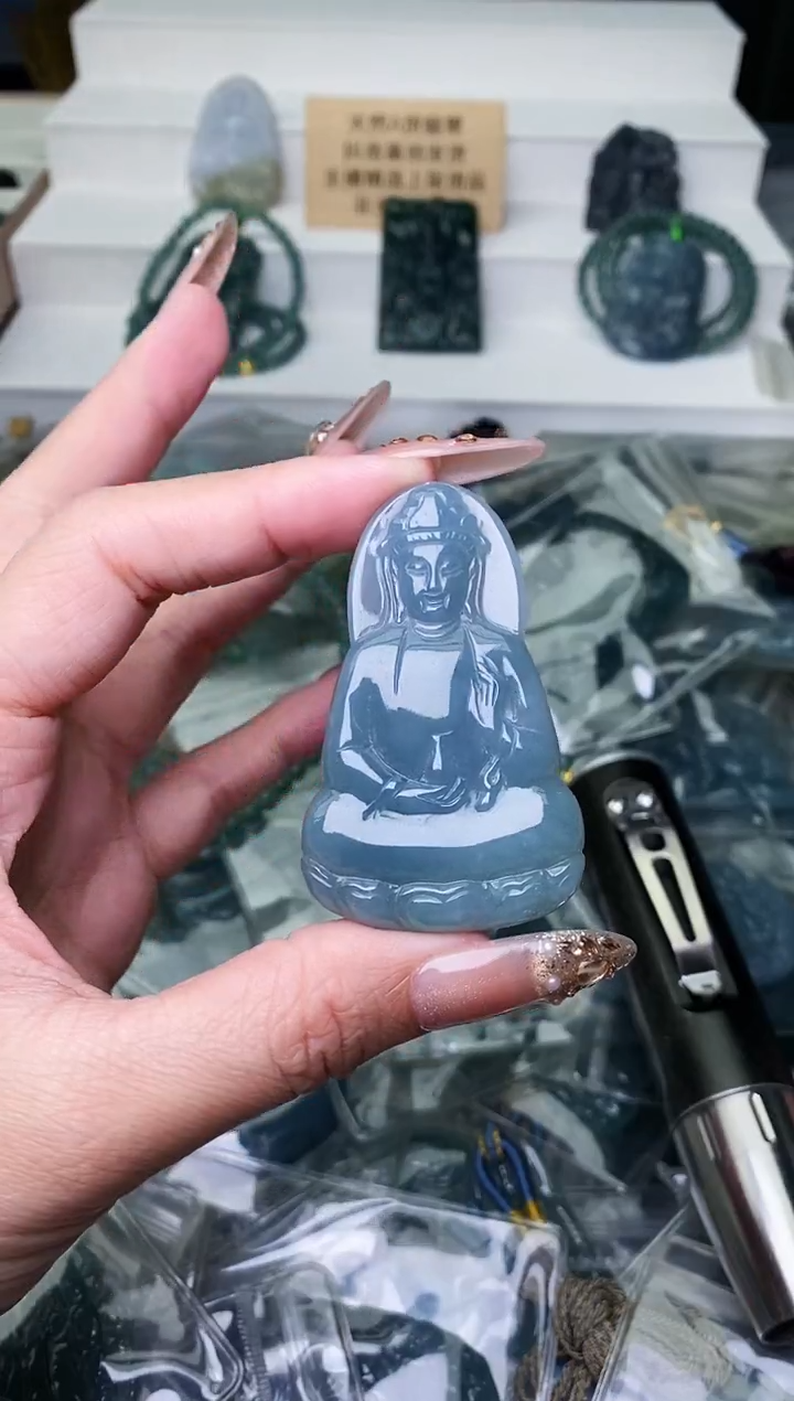 颈饰未镶嵌翡翠 