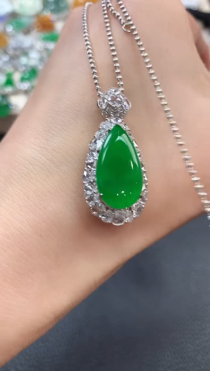 【闪购商品】翡翠吊坠(不含链)18K金镶嵌m118     