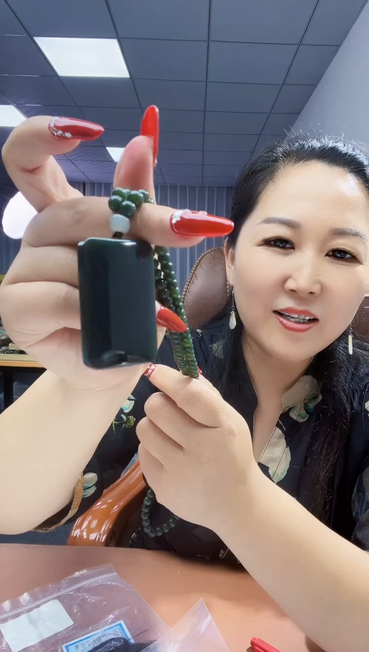 和田玉未镶嵌颈饰纯天然和田玉新疆沙枣青