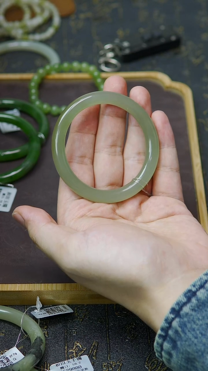 未镶嵌手镯和田玉56-57圈口特色冰湖水