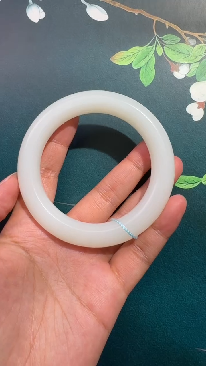 未镶嵌手镯和田玉手镯