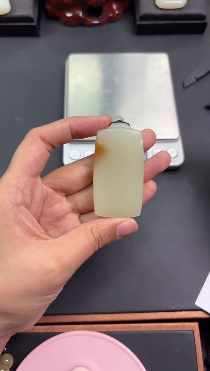 【闪购商品】和田玉吊坠(赠链)未镶嵌且末金山微色差吊坠