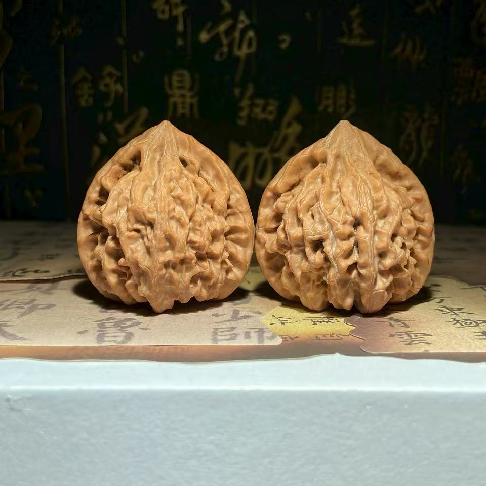 An323文玩核桃把件龙门涧边41.5肚38高32