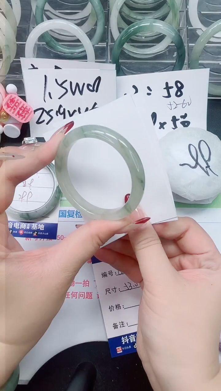 【闪购商品】石英质玉手镯未镶嵌a280