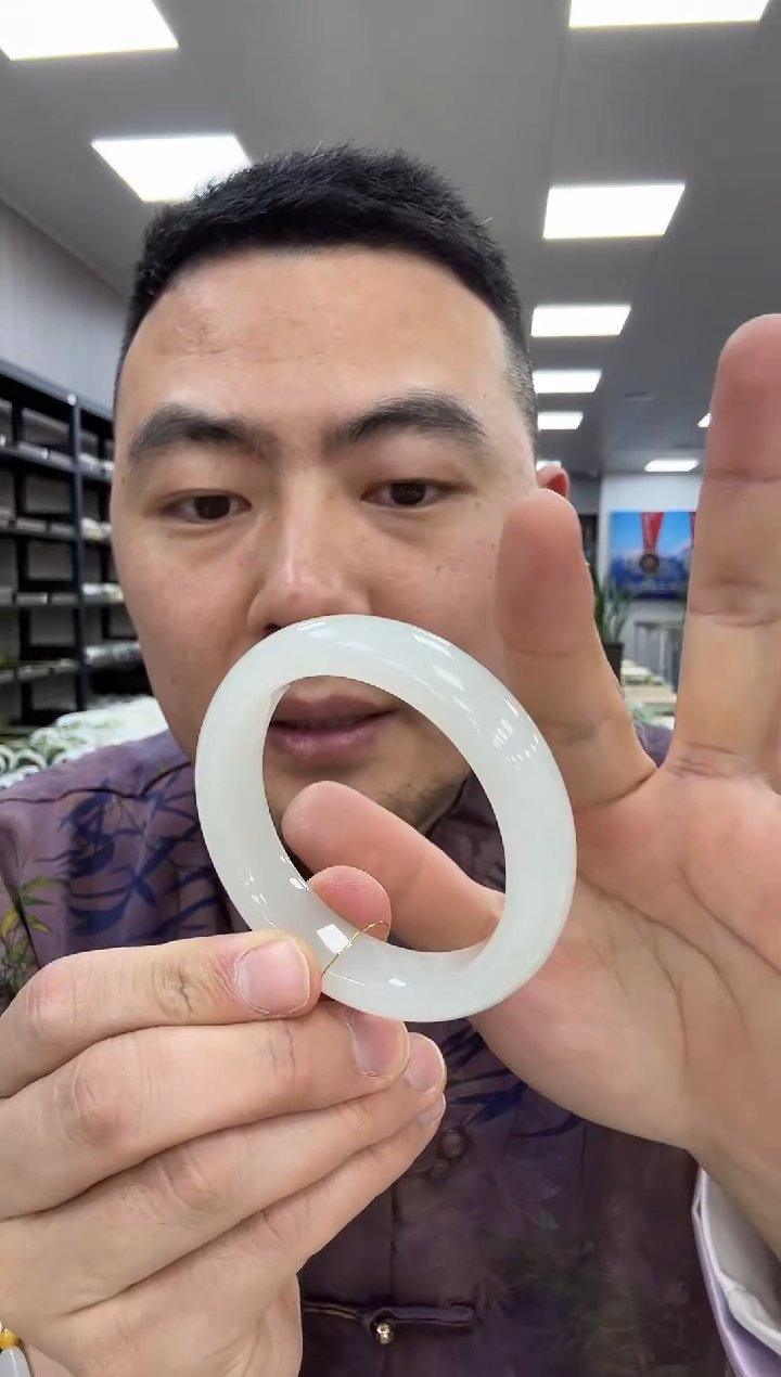 【闪购商品】和田玉手镯未镶嵌56  213野牛沟