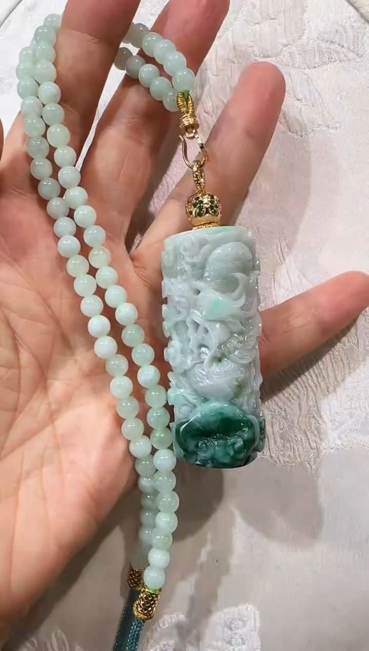 翡翠未镶嵌颈饰国风