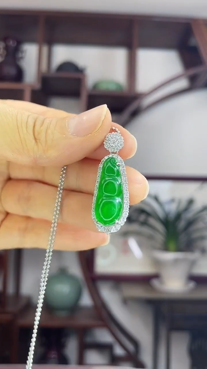 吊坠(赠链)未镶嵌翡翠D35辣绿四季豆