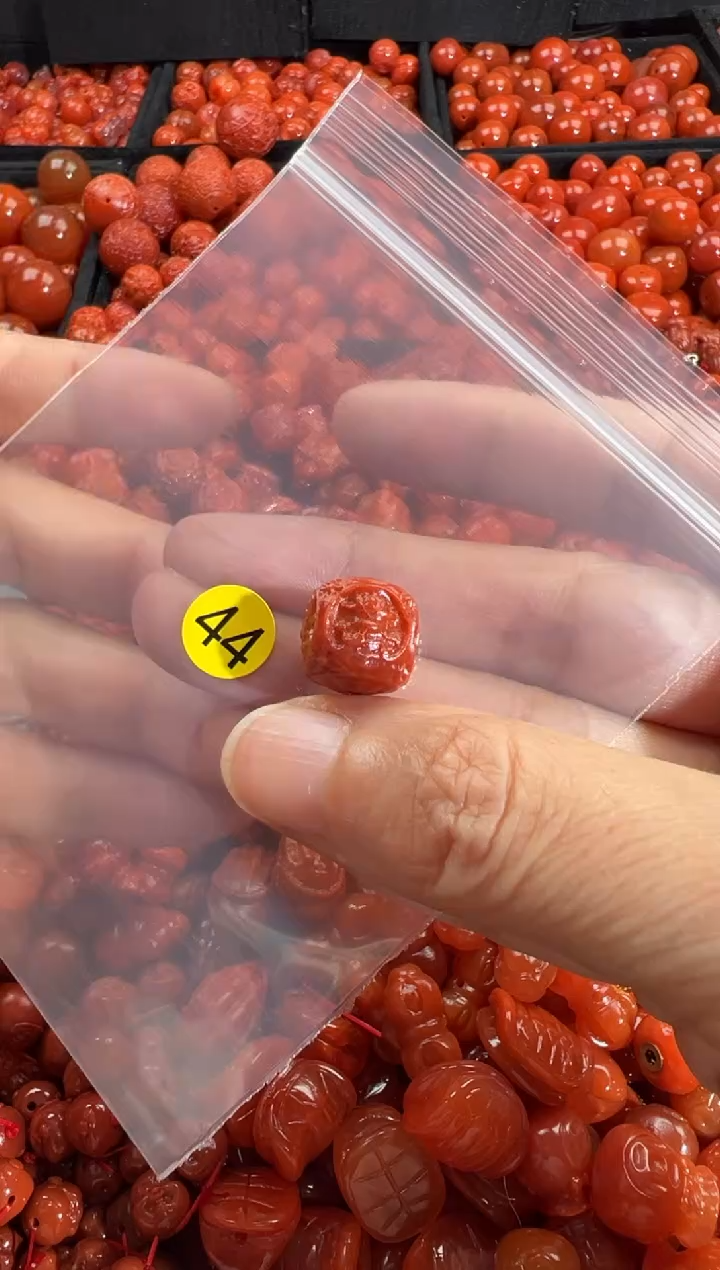 颈饰未镶嵌南红玛瑙1