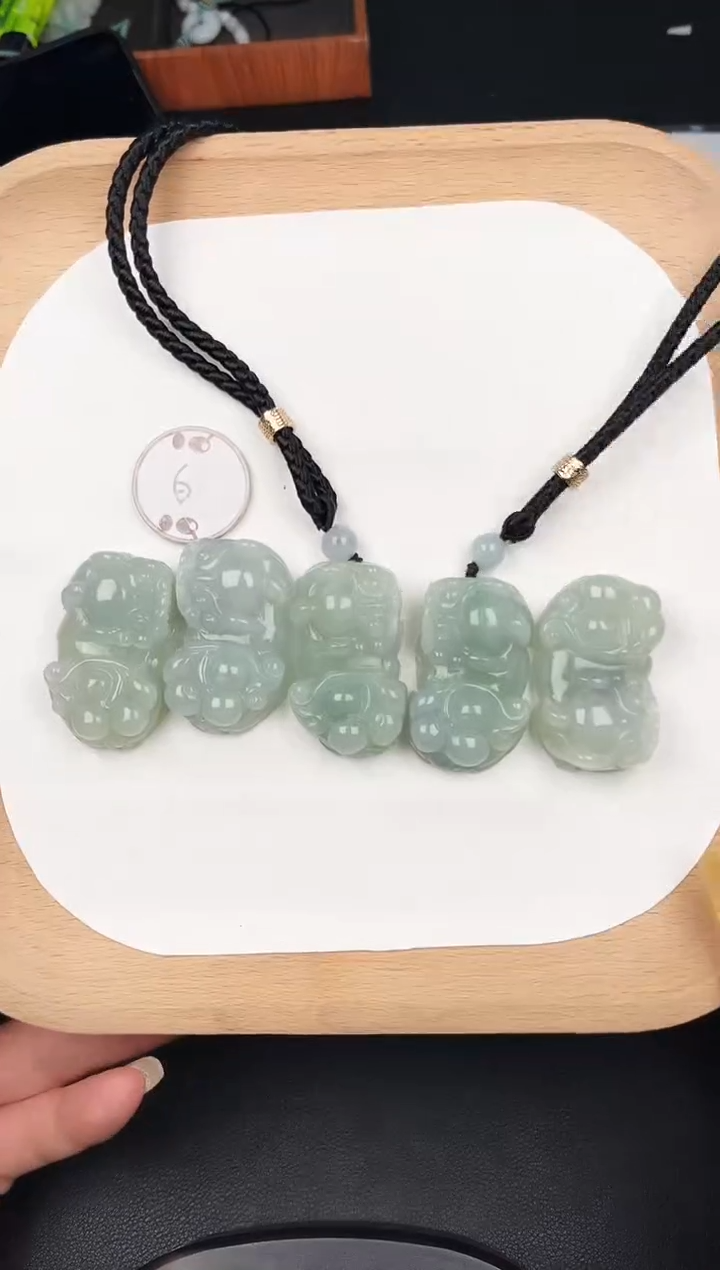颈饰未镶嵌翡翠LC024翡翠冰绿貔貅（单件）+送同款绳子多样性发其一