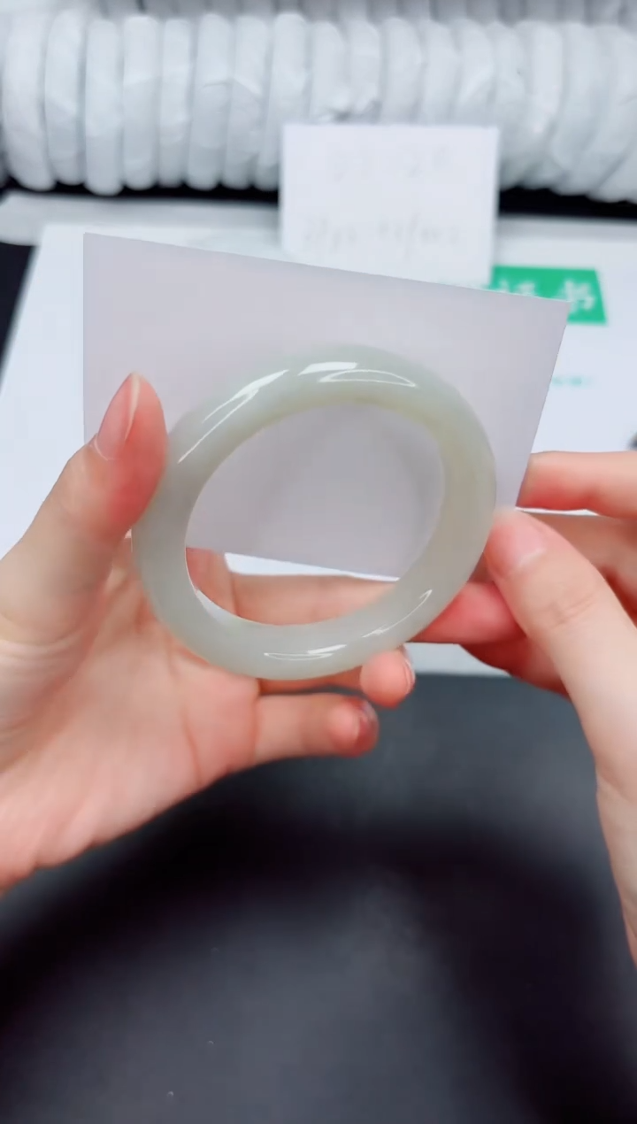 和田玉手镯未镶嵌21-53.8QS3