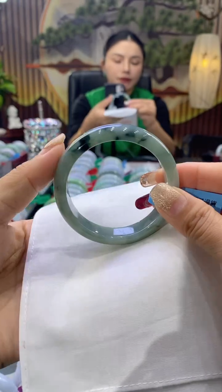 【闪购商品】翡翠未镶嵌手镯多人06033