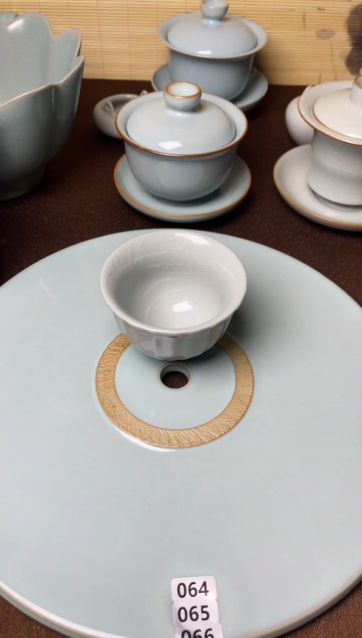 清仓引流品-全品云雾月白釉八棱葵口杯