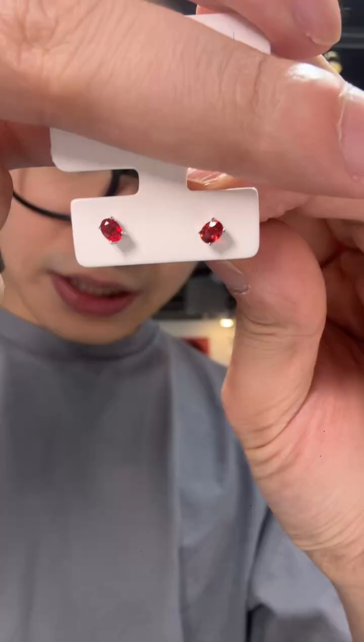 【闪购商品】定制红宝石耳钉铂Pt900镶嵌HKCA30013