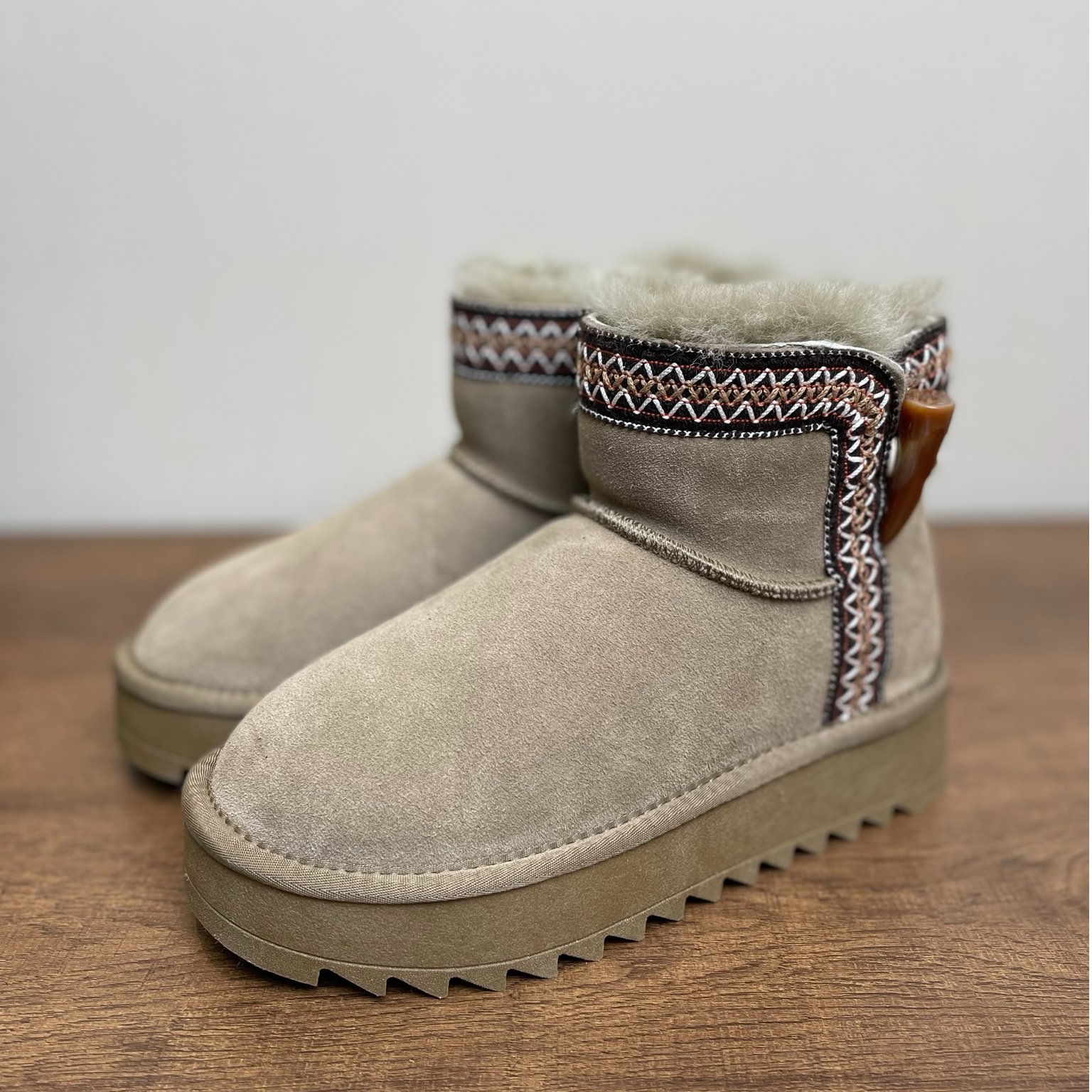 雪地靴女时尚休闲百搭加绒加厚保暖冬季皮毛一体时尚休闲百搭加绒