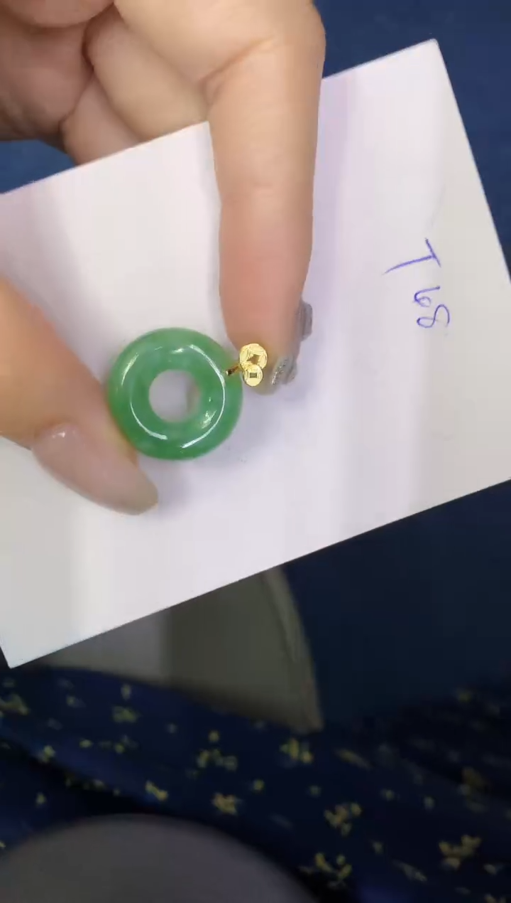 翡翠未镶嵌颈饰缅甸天然翡翠A货