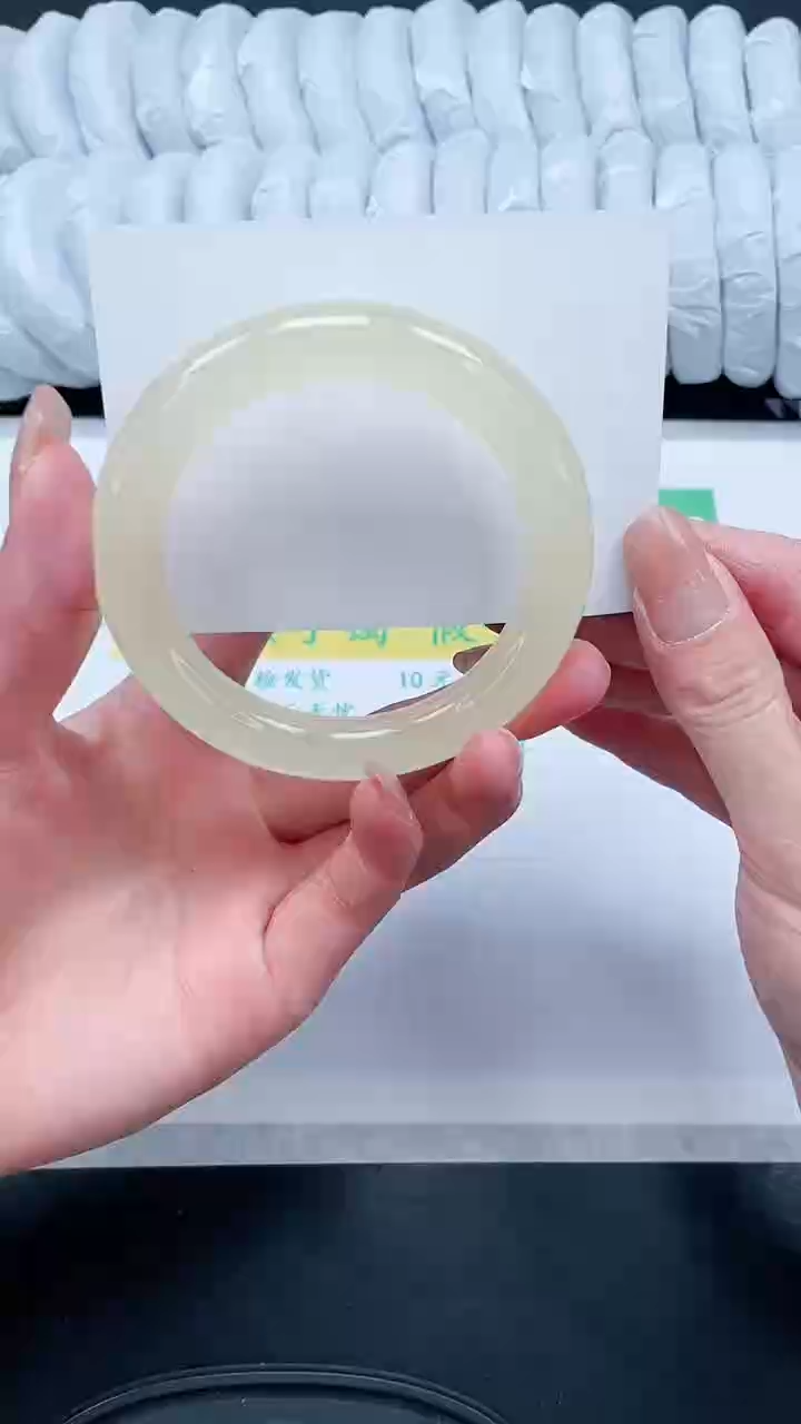 【闪购商品】石英质玉手镯未镶嵌260-58.3