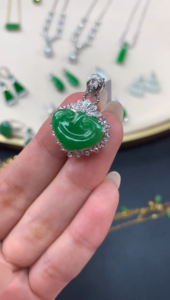 【闪购商品】翡翠吊坠(不含链)18K金镶嵌吊坠A386|8800