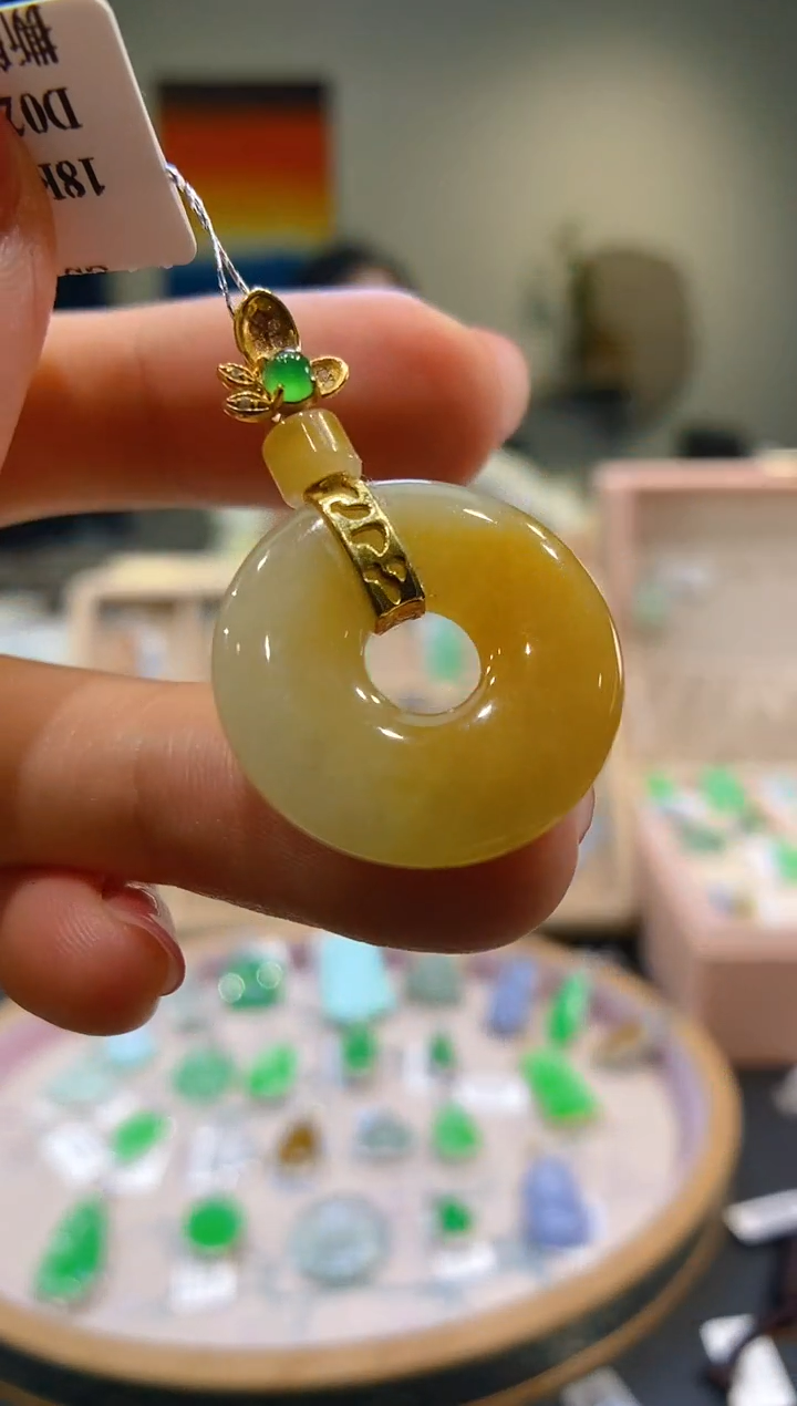 【闪购商品】翡翠吊坠(不含链)18K金镶嵌甜甜圈