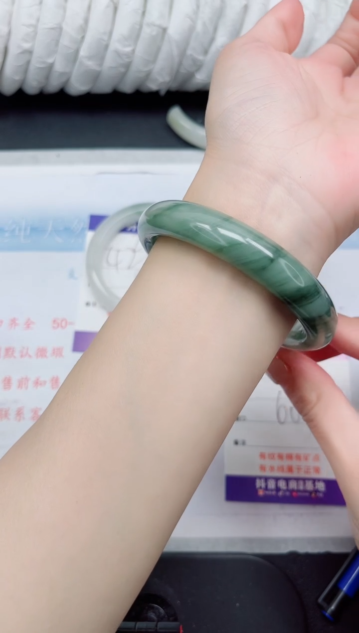 【闪购商品】石英质玉手镯未镶嵌249-60.3