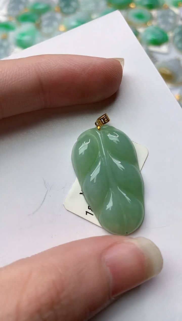 【闪购商品】翡翠颈饰18K金镶嵌35........