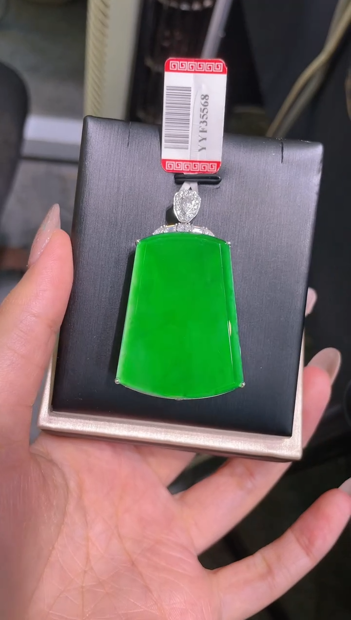 【闪购商品】翡翠吊坠(赠链)18K金镶嵌A65