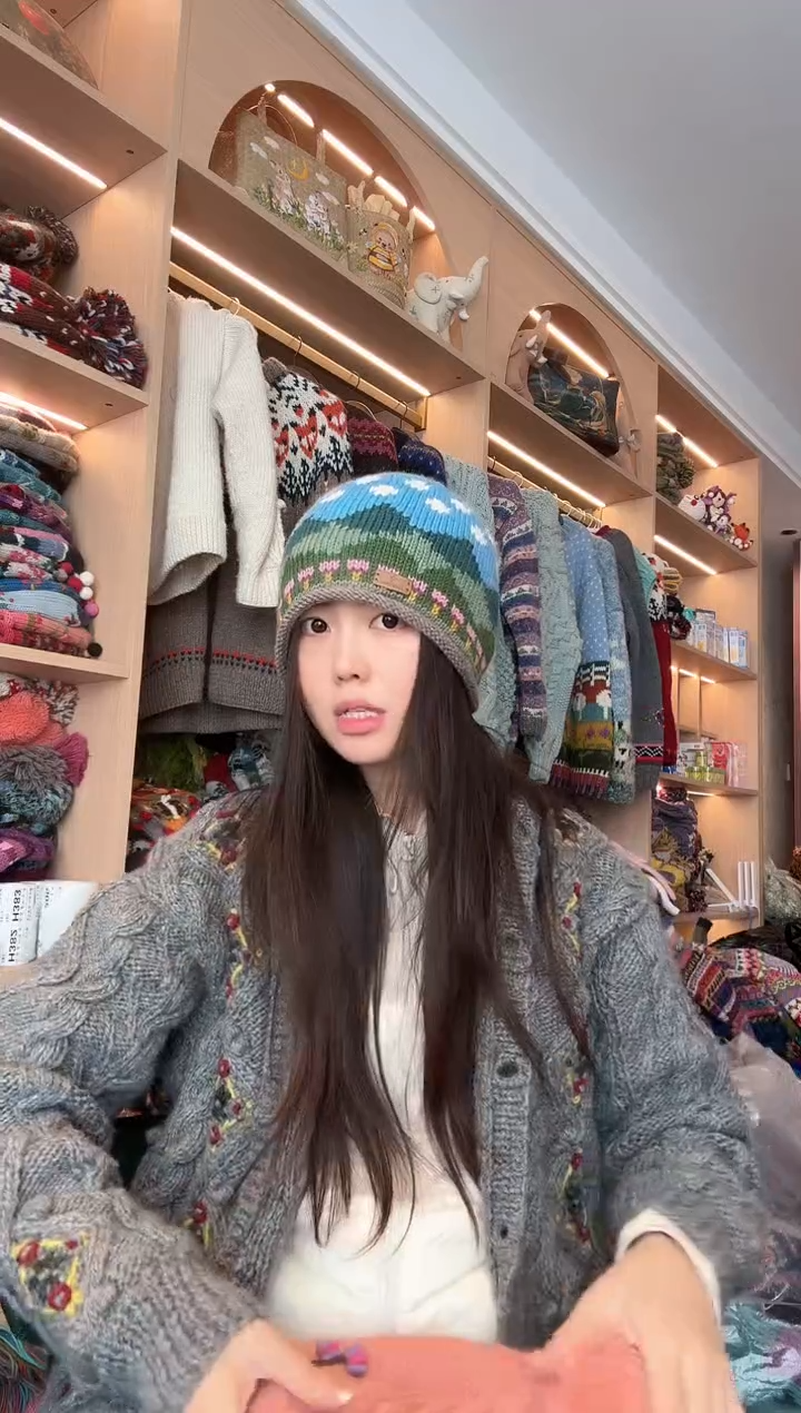 羊毛蓝天白云卷边帽