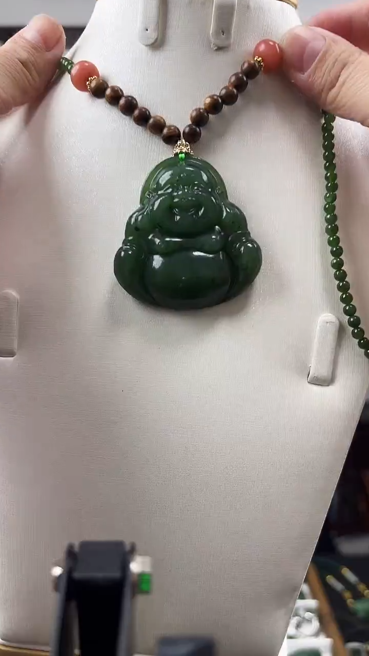 颈饰未镶嵌和田玉佛公