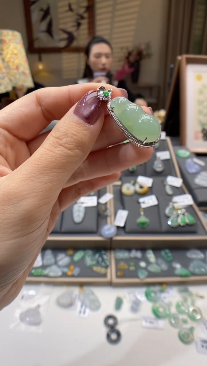 【闪购商品】翡翠颈饰18K金镶嵌豆子