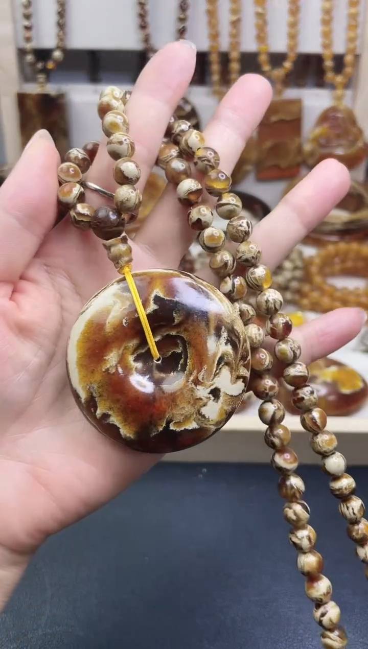 无非金属韩**?干白平安扣吊坠+卡10的链子