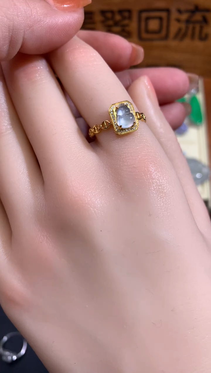 【闪购商品】翡翠吊坠(不含链)18K金镶嵌天然翡翠