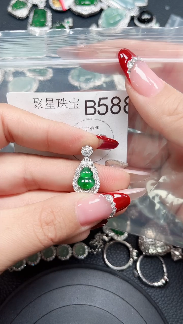【闪购商品】翡翠颈饰未镶嵌赠皮绳588