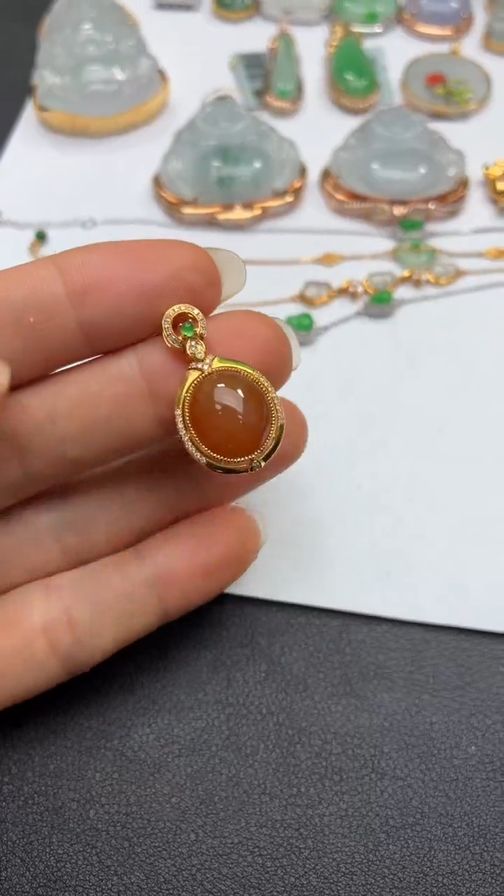 颈饰18K金镶嵌翡翠天然翡翠A货